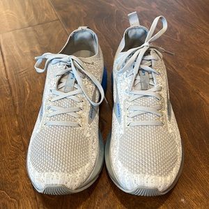 Women’s Brooks Levitate 3 - Grey - Size 8.5